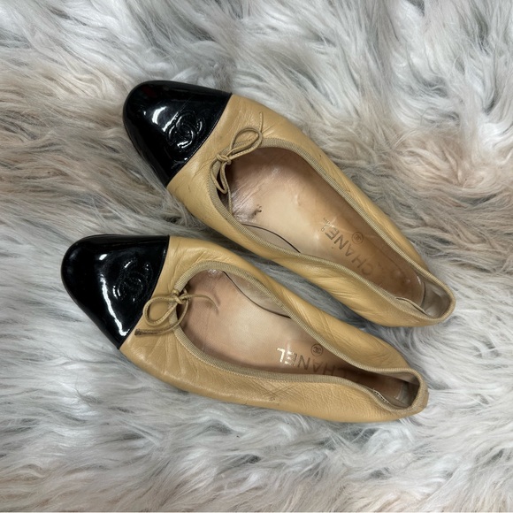 Vintage Chanel Lambskin flats - Picture 2 of 7